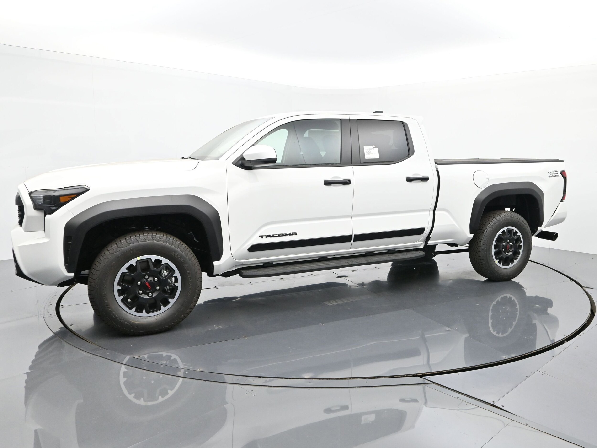 2025 Toyota Tacoma TRD Off-Road 4x4 Long Bed photo 2