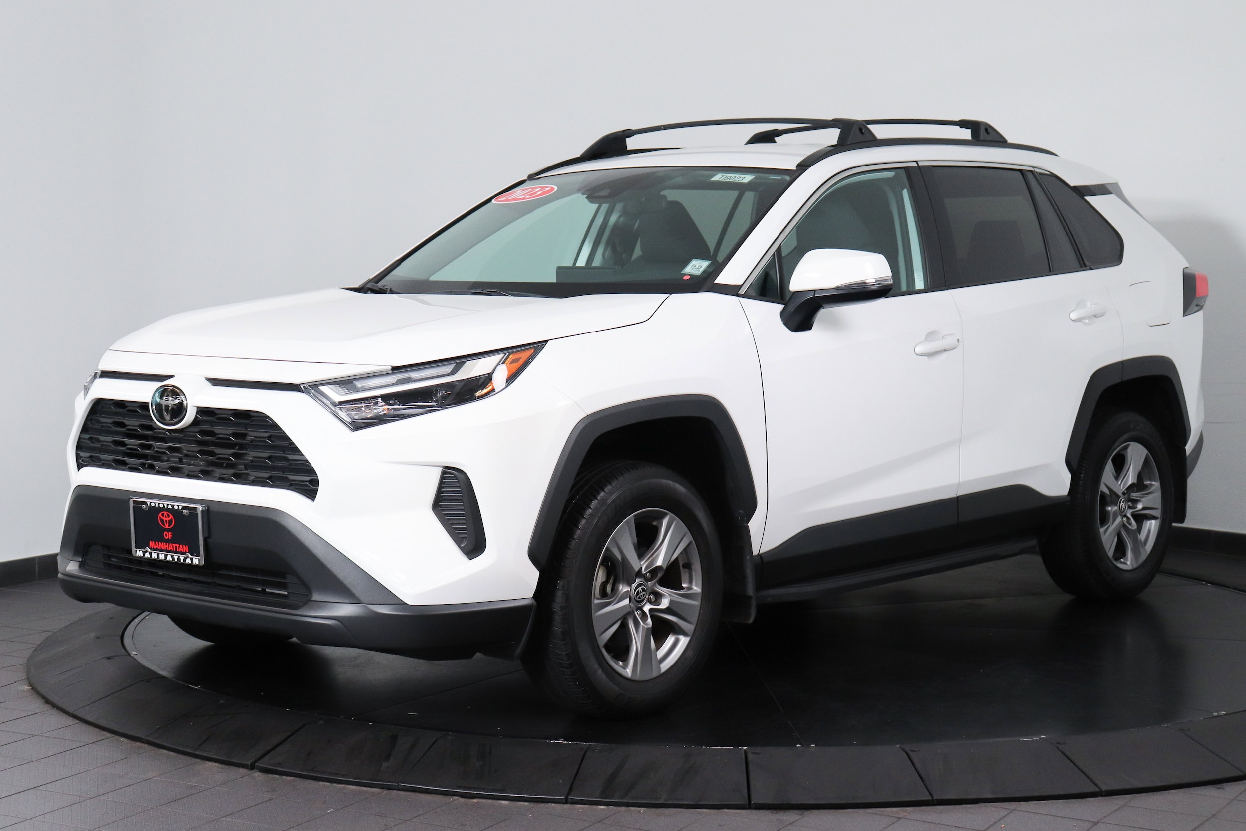 2023 Toyota RAV4 XLE's photo