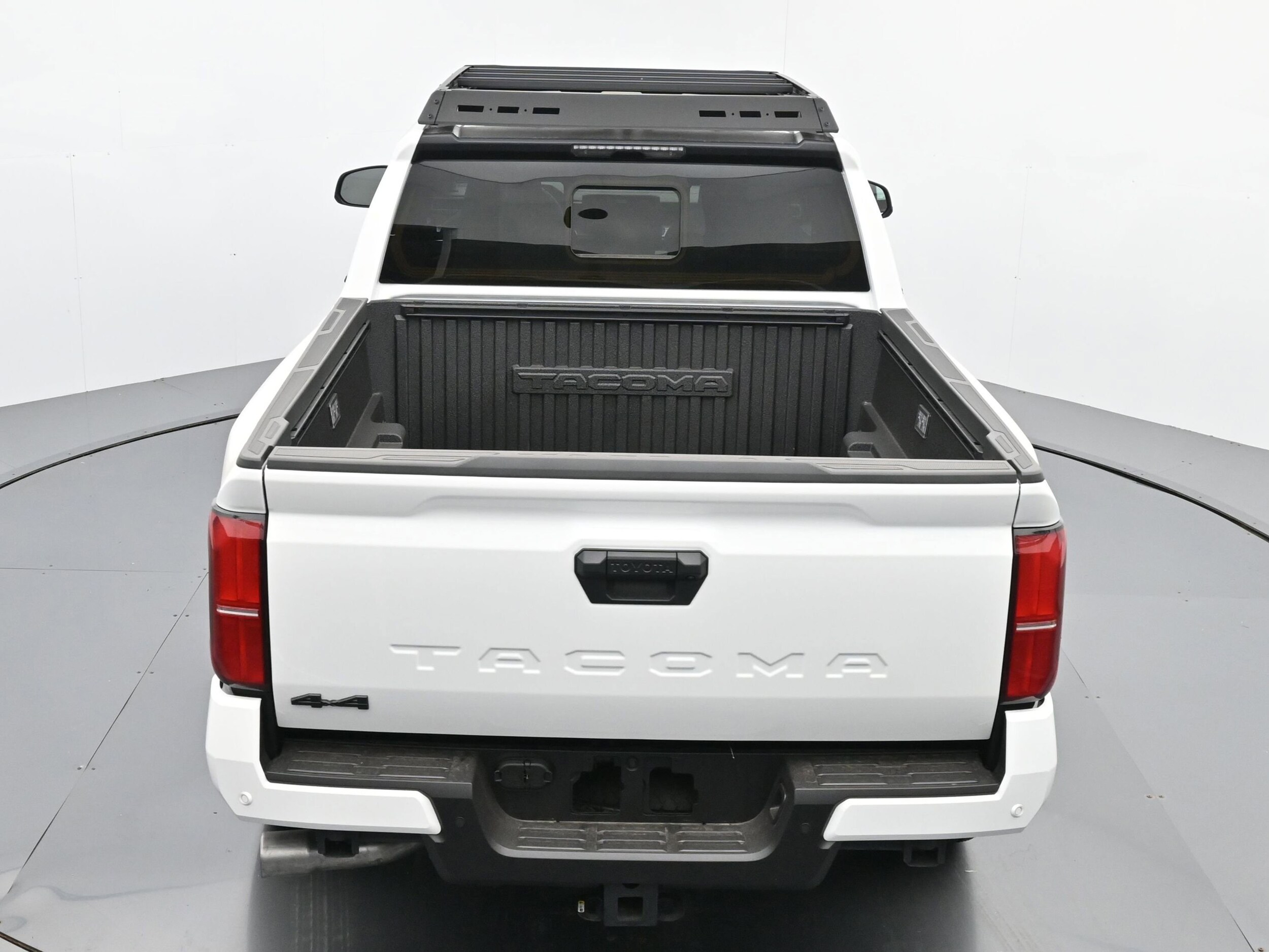 2025 Toyota Tacoma SR5 - Photo 26