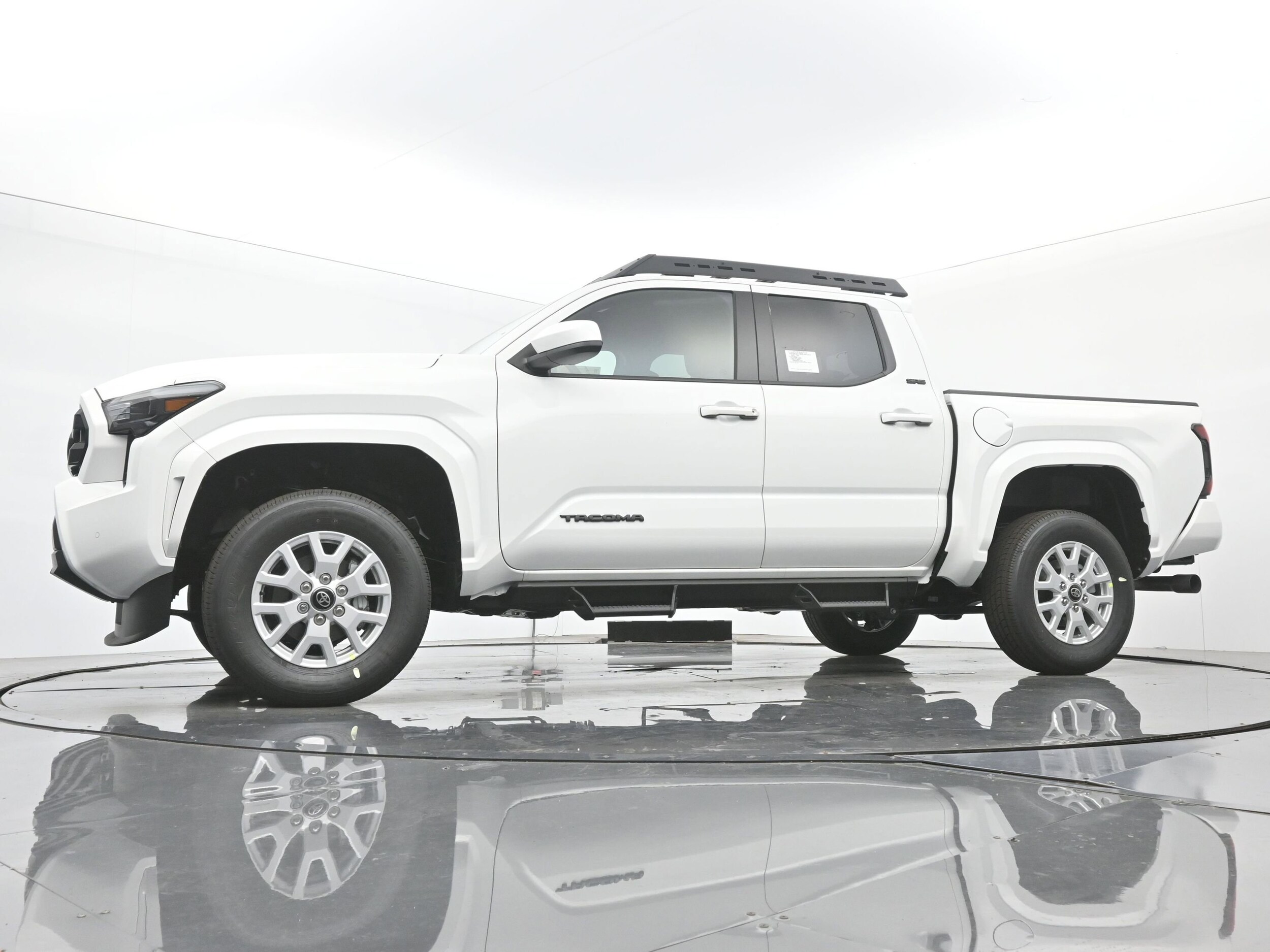 2025 Toyota Tacoma SR5 - Photo 16