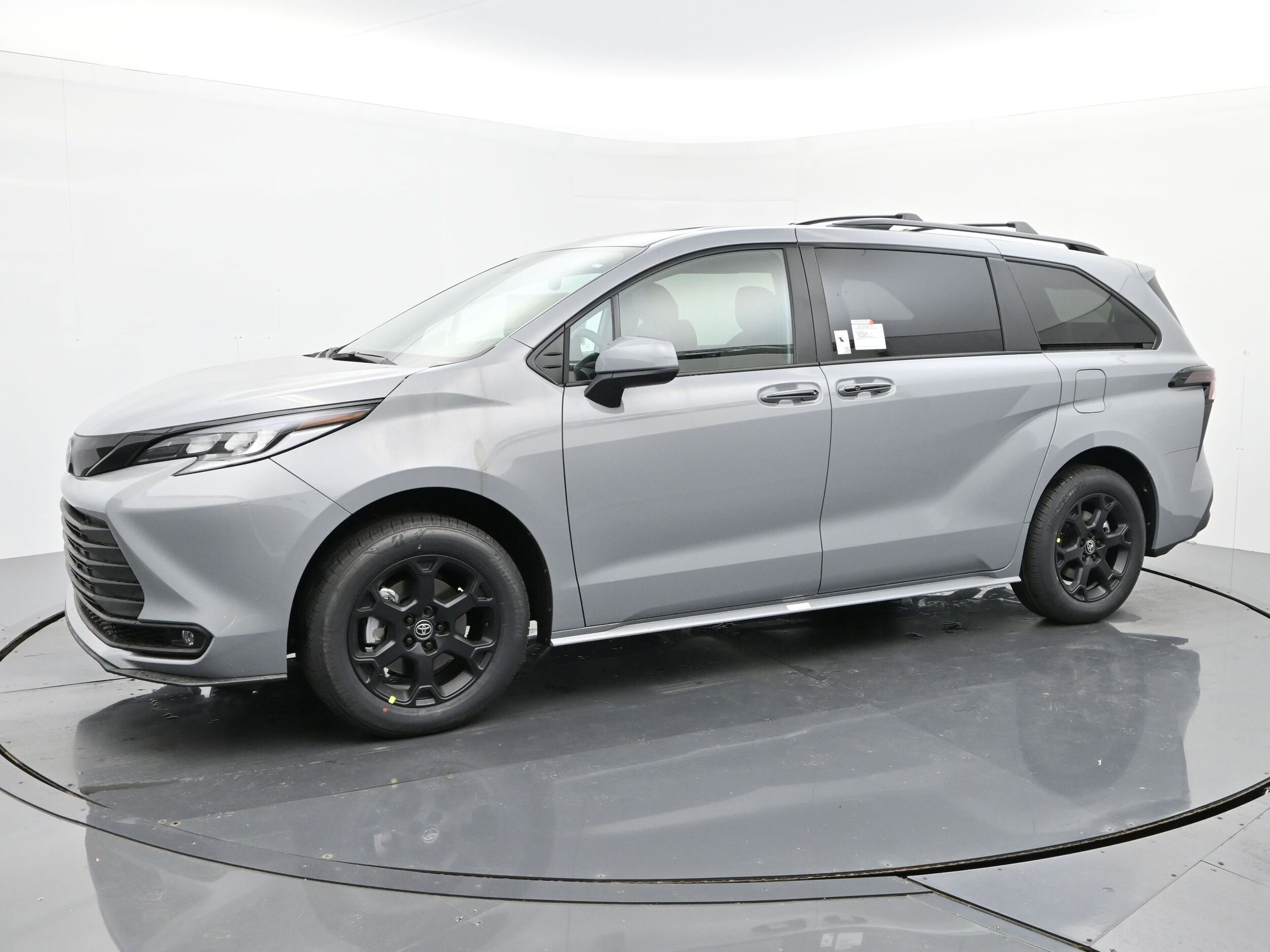 2025 Toyota Sienna Woodland Edition photo 2