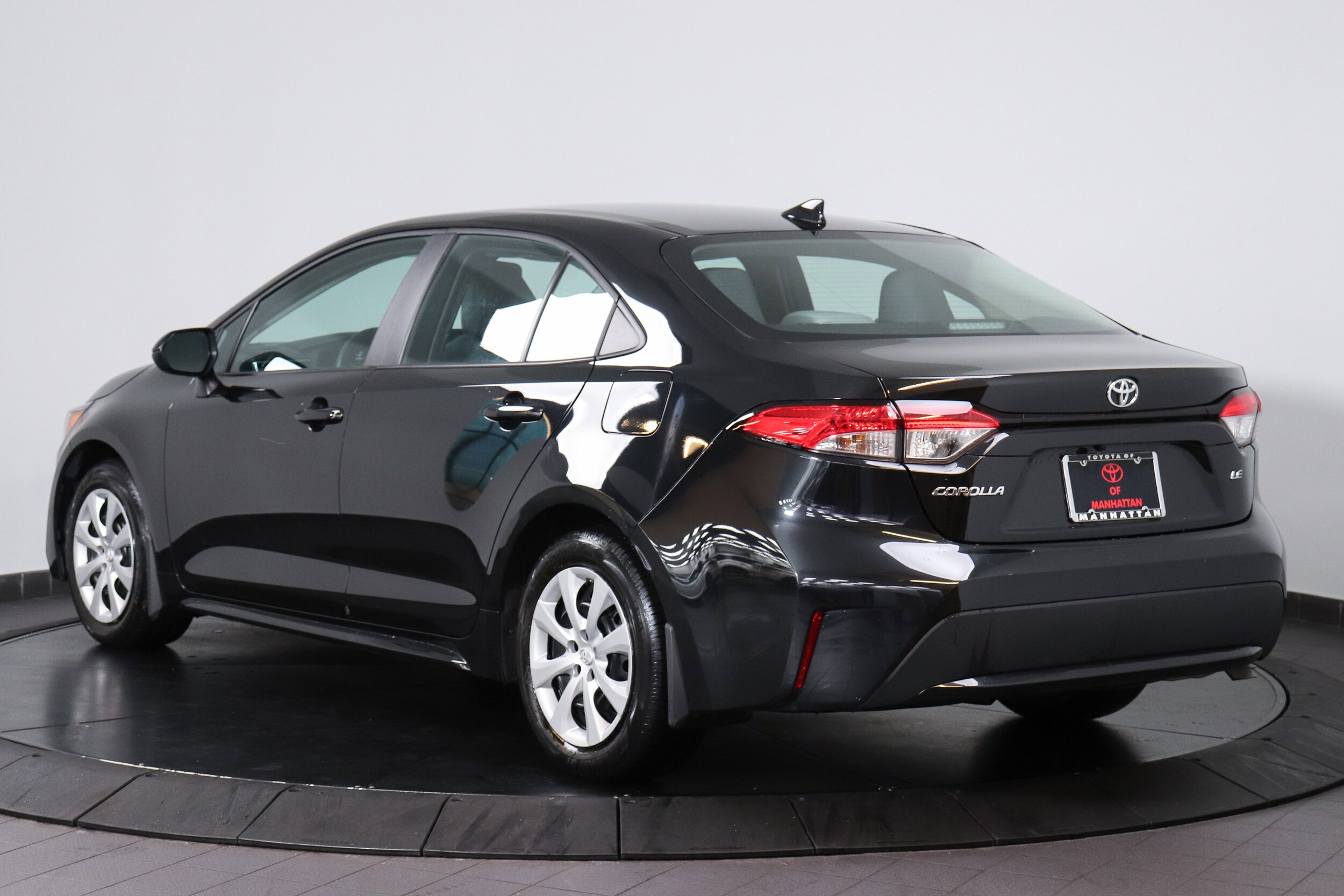 2022 Toyota Corolla LE photo 3