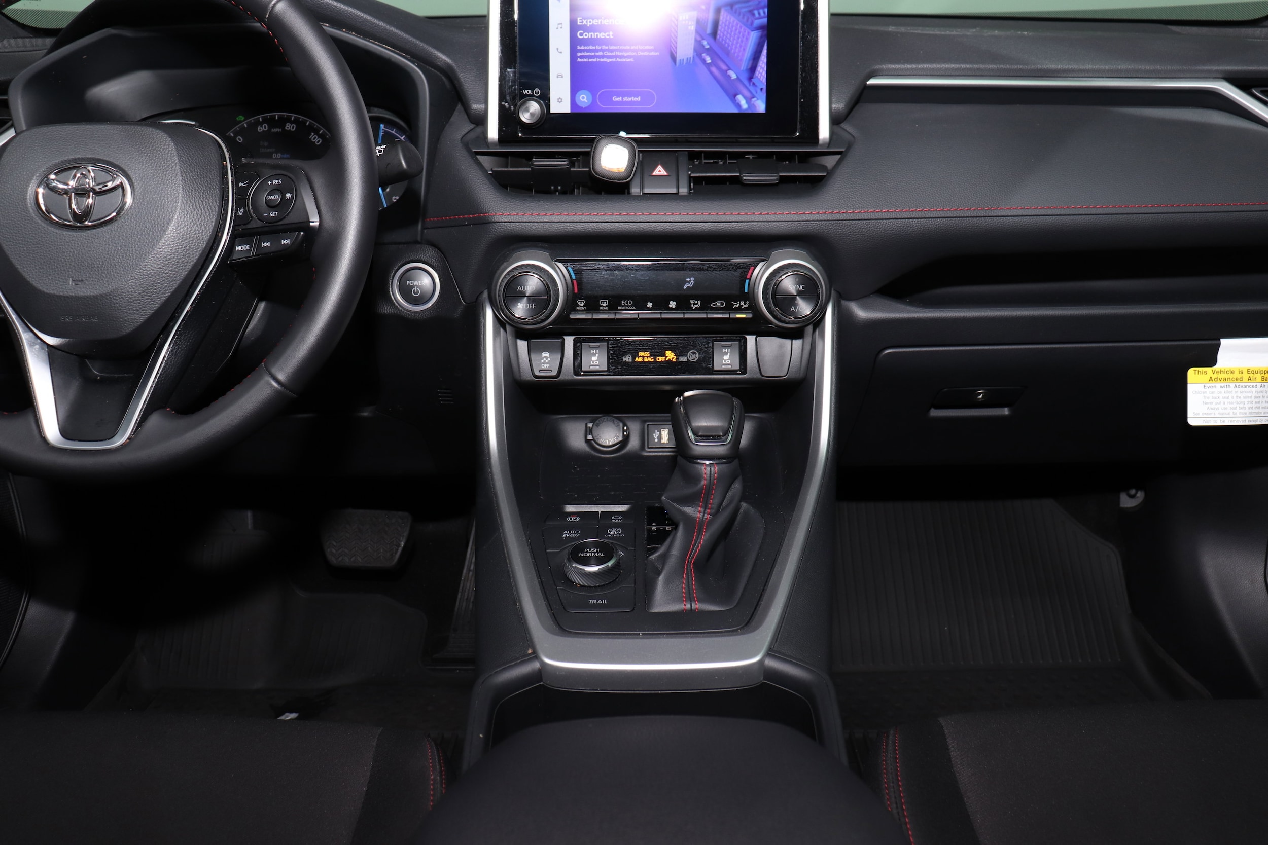 2025 Toyota RAV4 SE - Photo 24