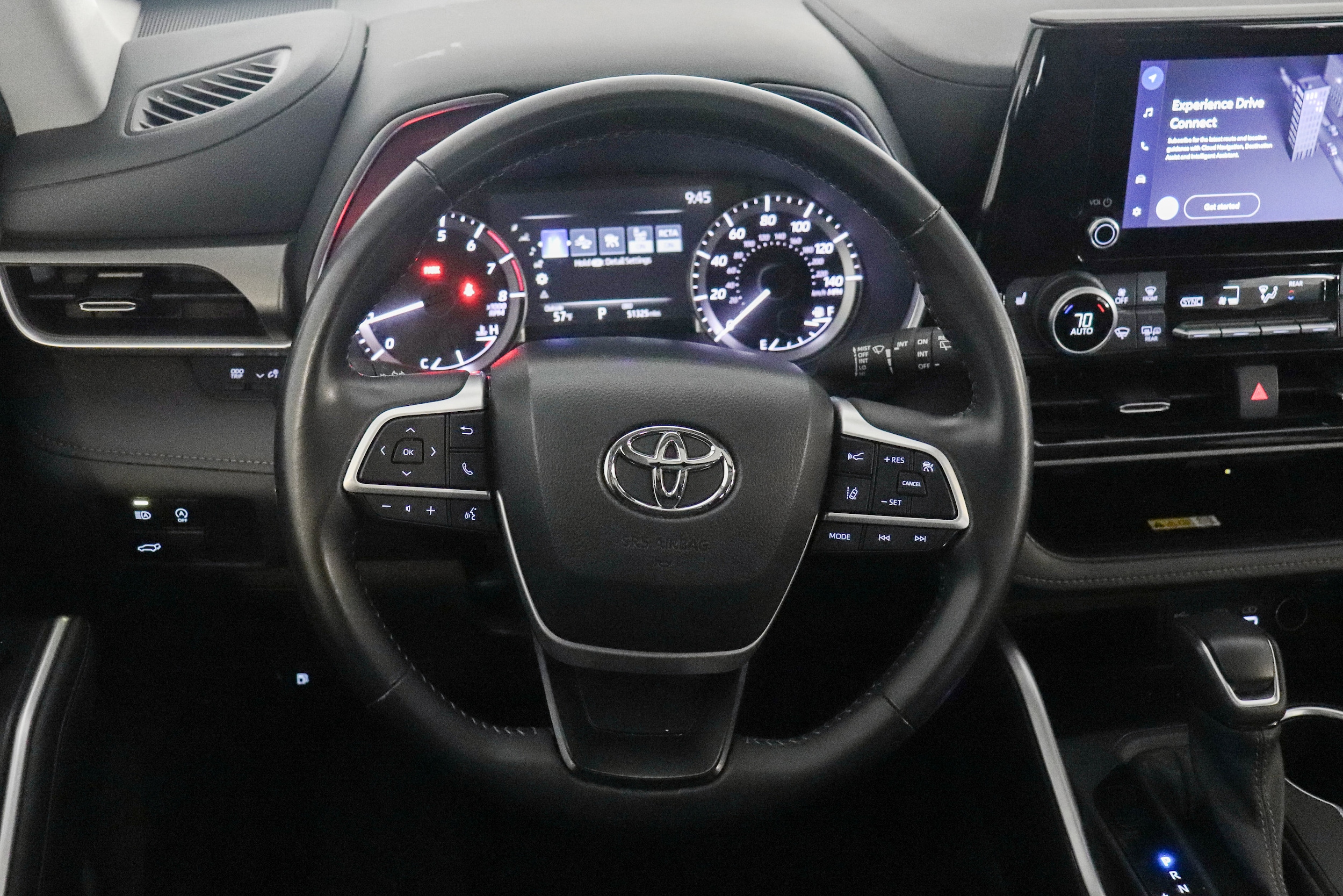 2024 Toyota Highlander LE - Photo 23