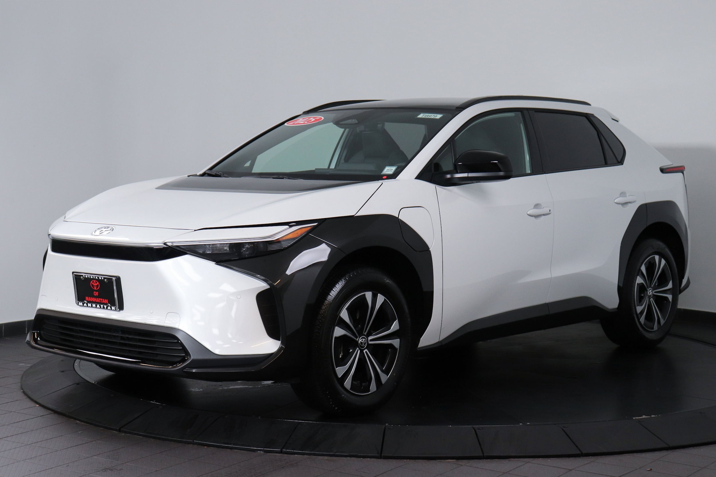 2025 Toyota bZ4X XLE's photo