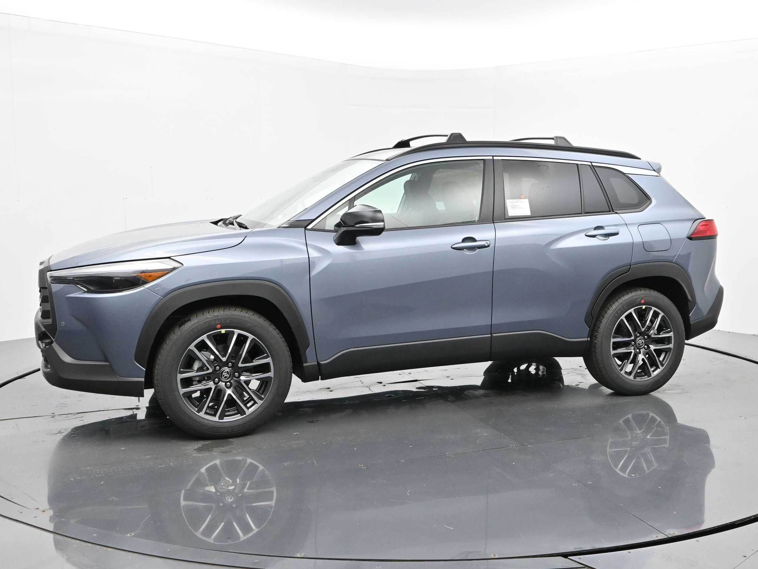 2026 Toyota Corolla Cross XLE photo 2