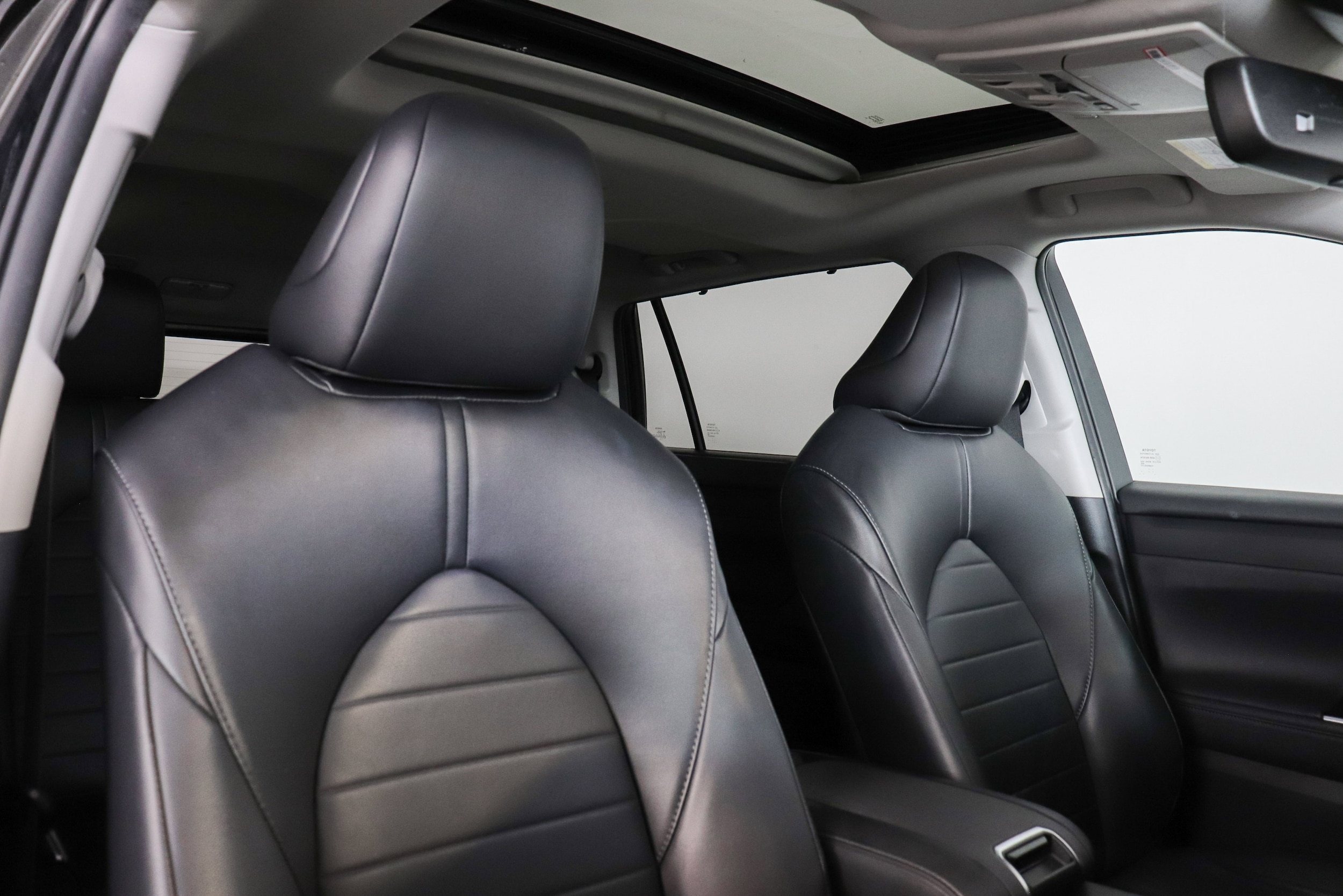 2024 Toyota Highlander LE - Photo 14