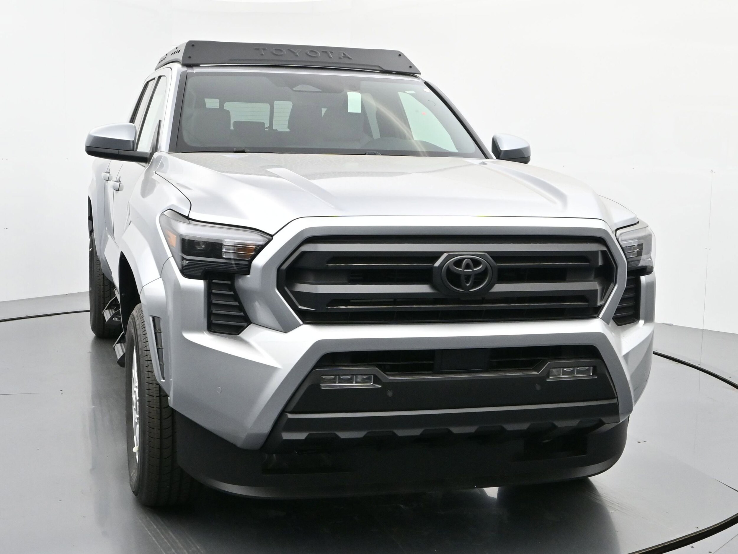 2025 Toyota Tacoma SR5 - Photo 8