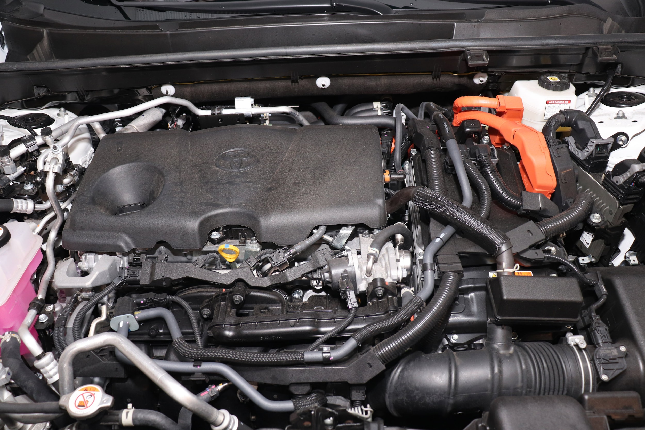 2025 Toyota RAV4 SE - Photo 30