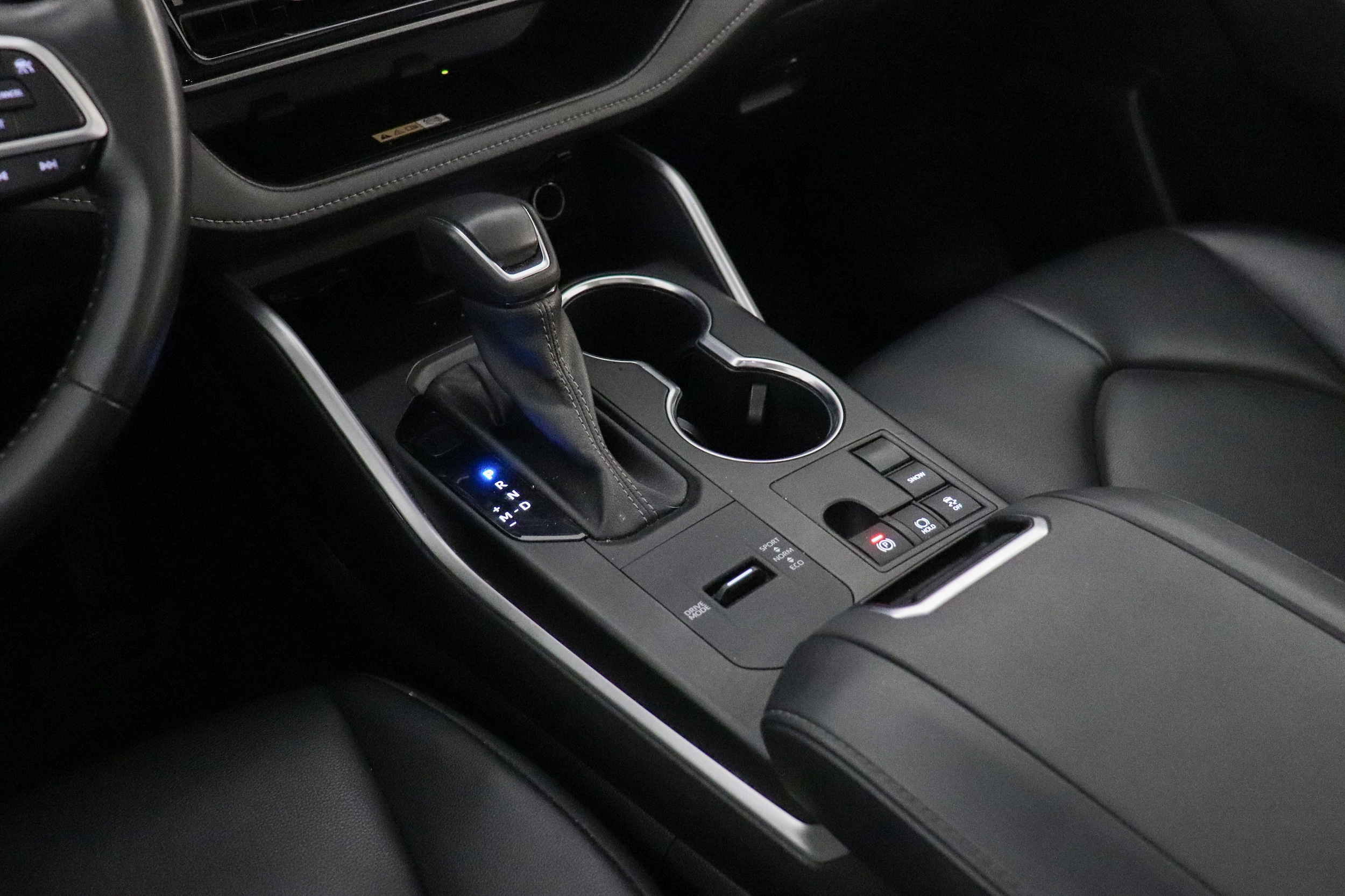 2024 Toyota Highlander LE - Photo 25