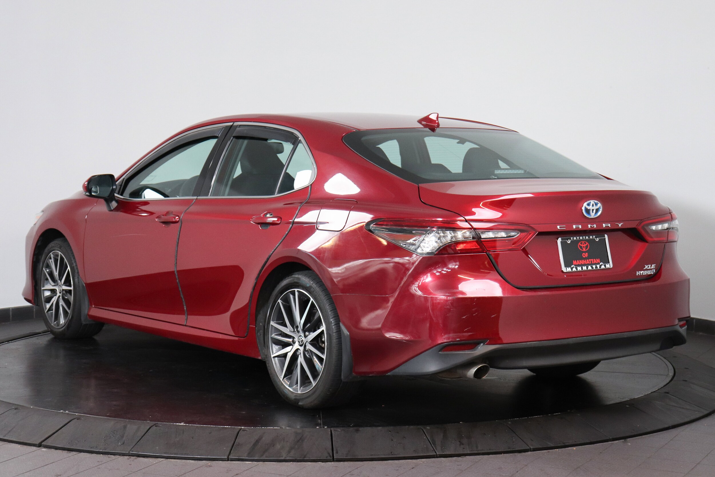 2022 Toyota Camry Hybrid XLE photo 3