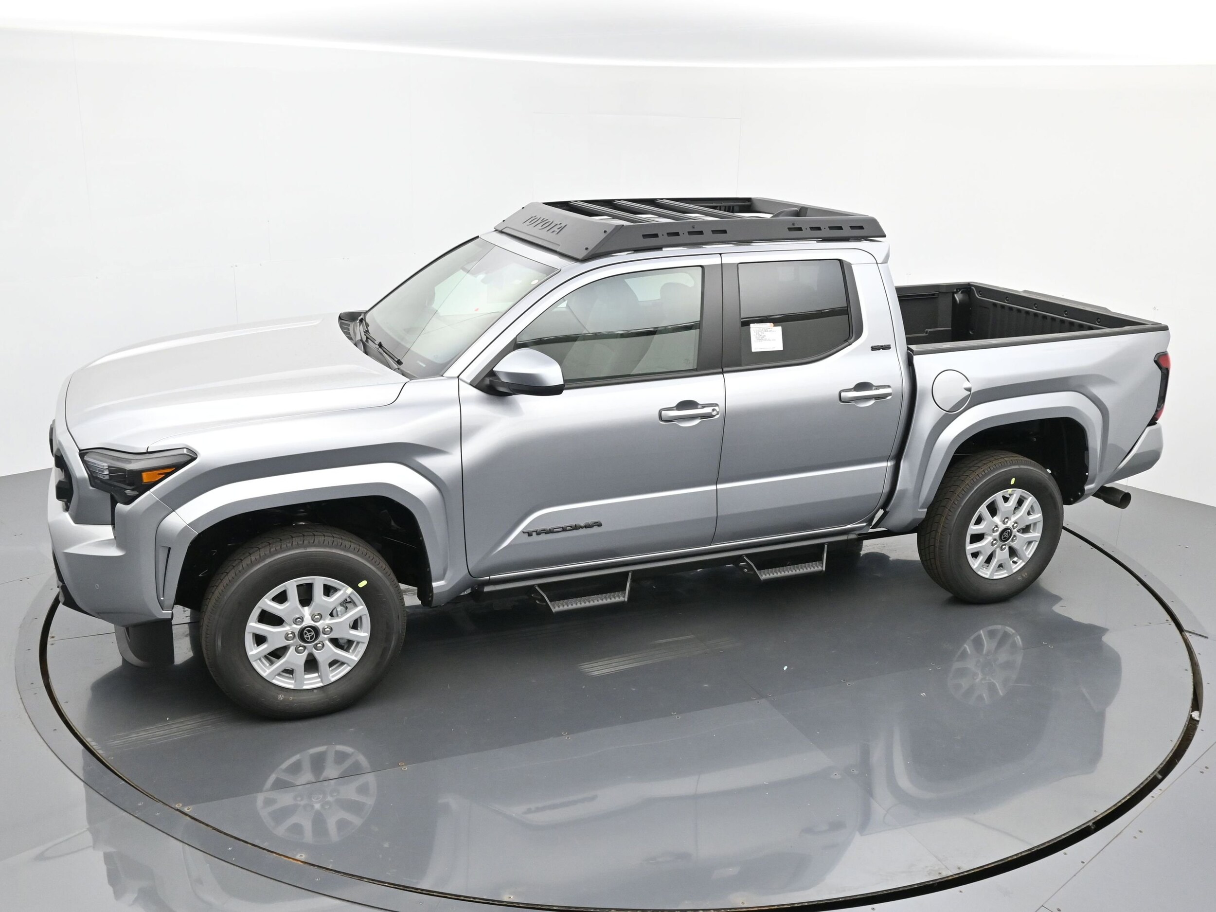 2025 Toyota Tacoma SR5 - Photo 24