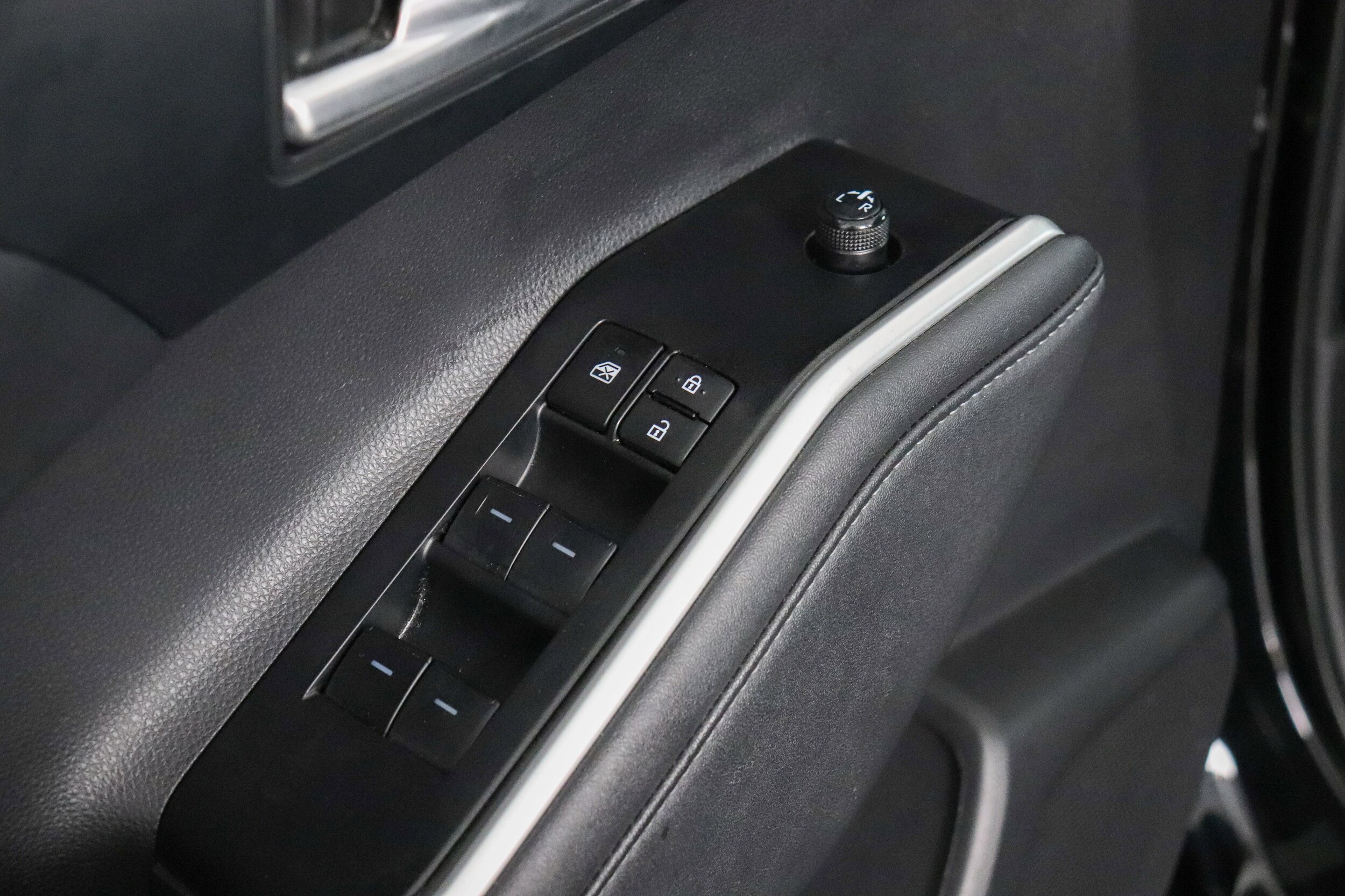 2024 Toyota Highlander LE - Photo 10