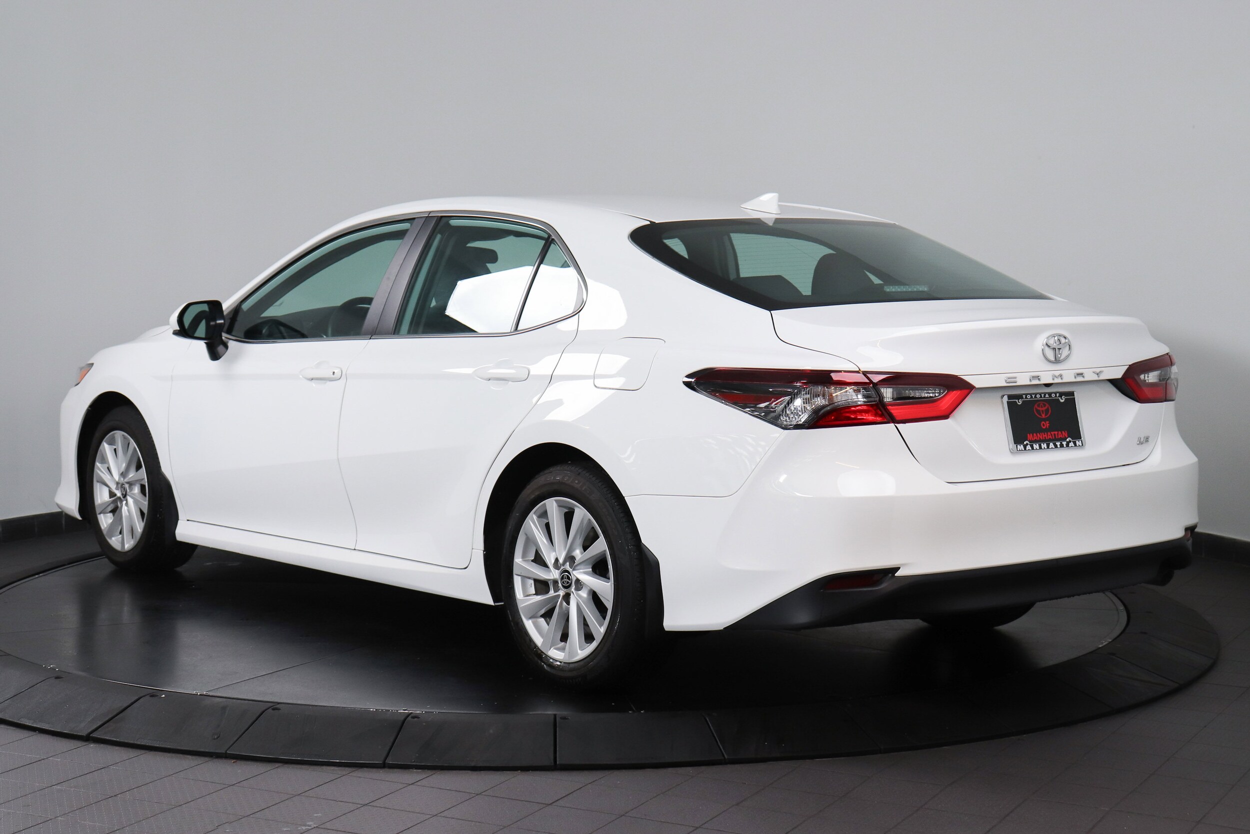 2023 Toyota Camry LE photo 3