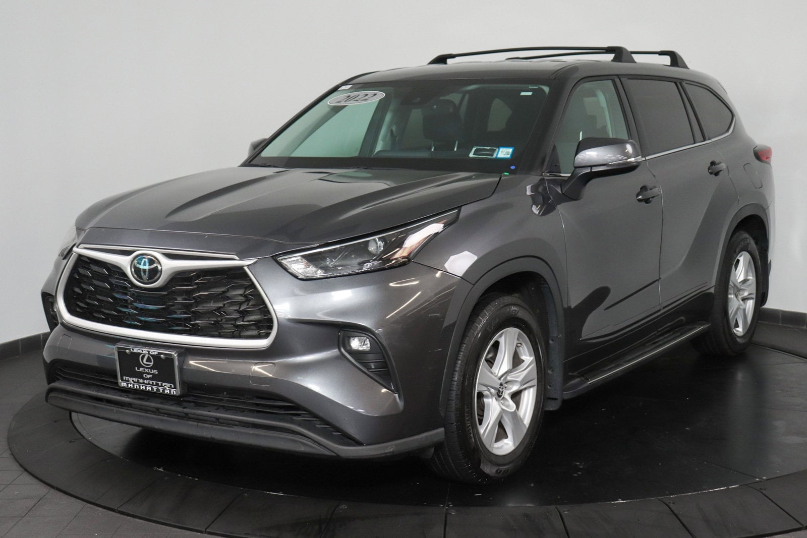 2022 Toyota Highlander LE's photo