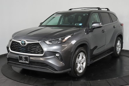 2022 Toyota Highlander LE SUV