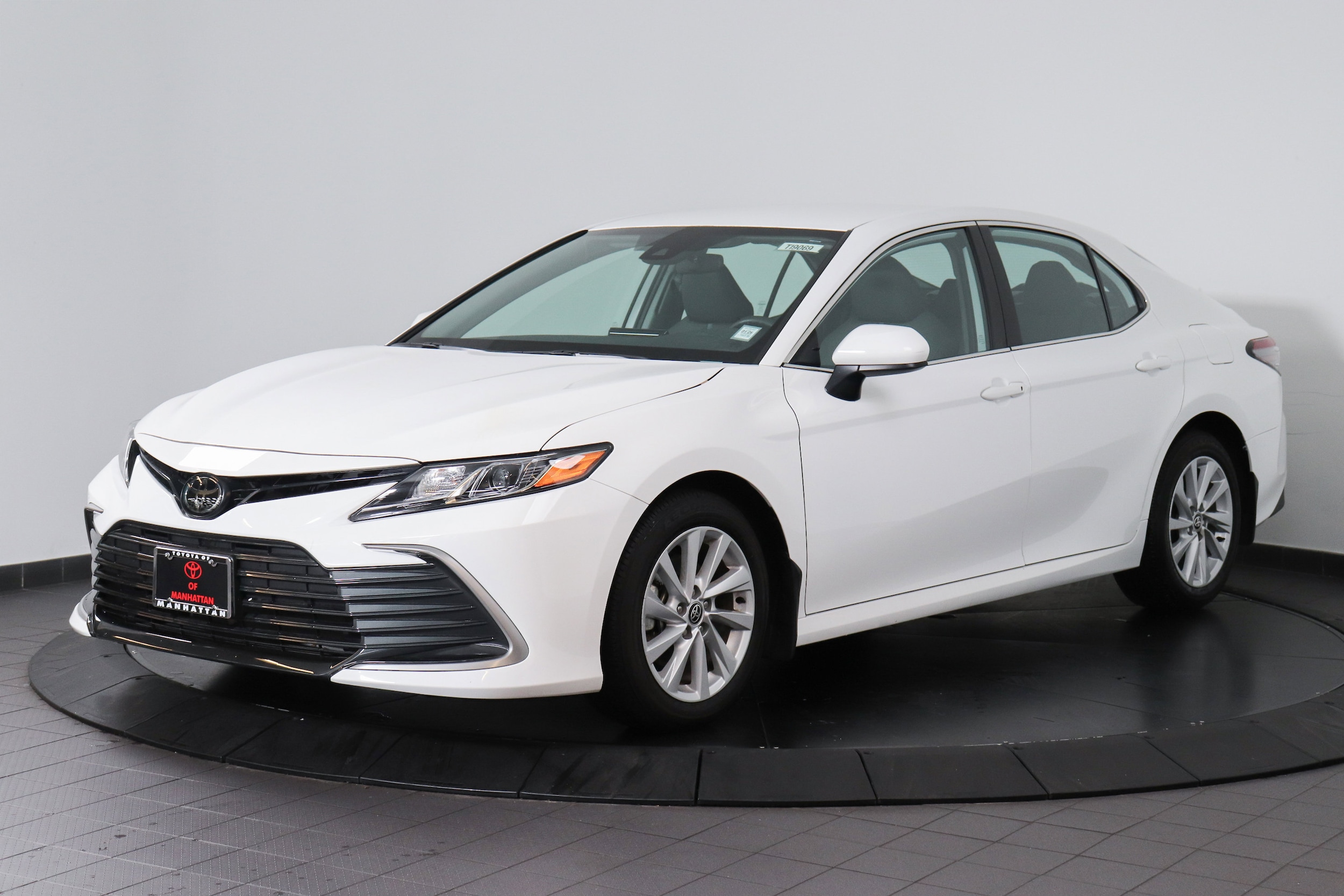2023 Toyota Camry LE's photo