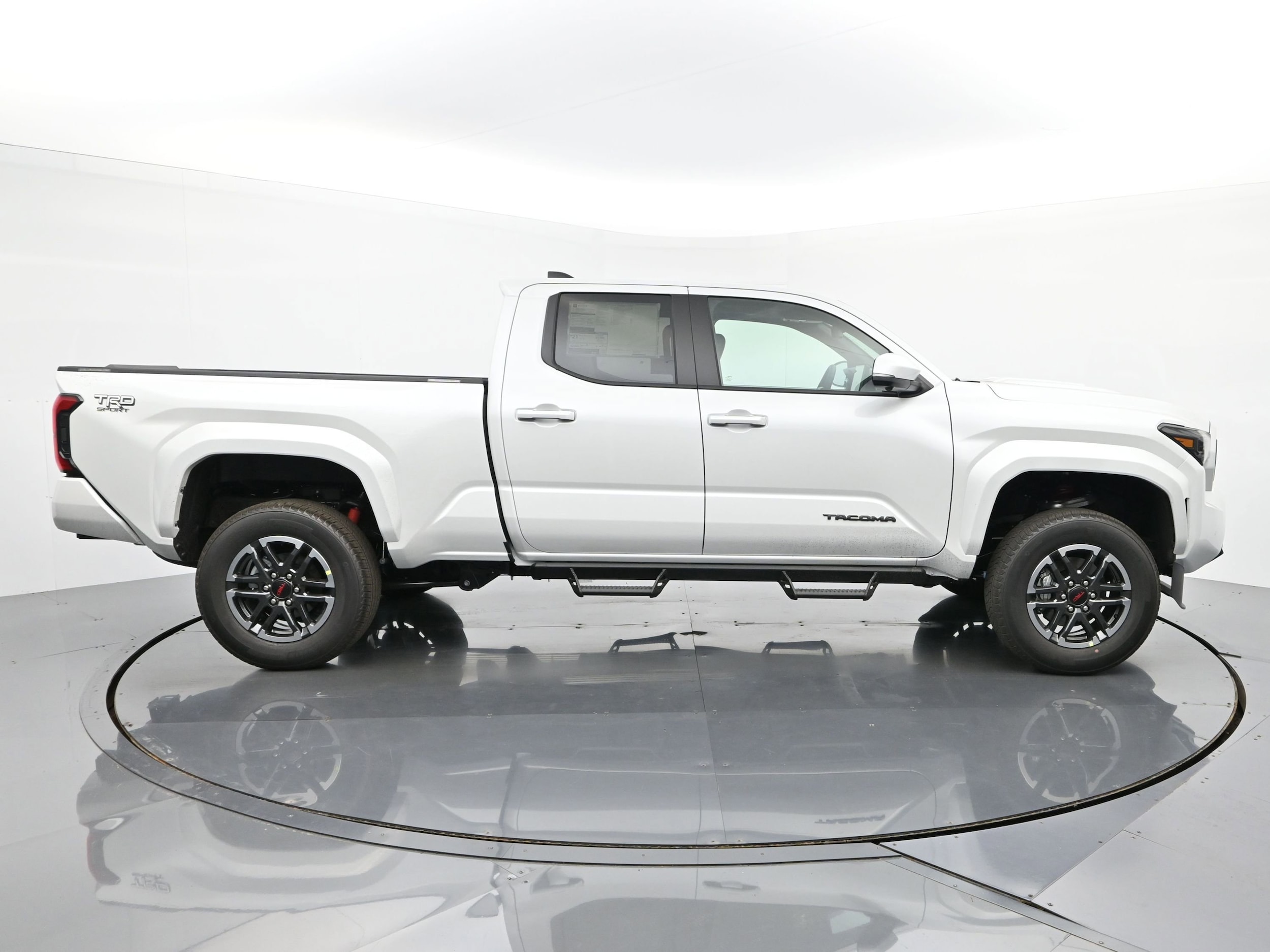 2025 Toyota Tacoma TRD Sport - Photo 6