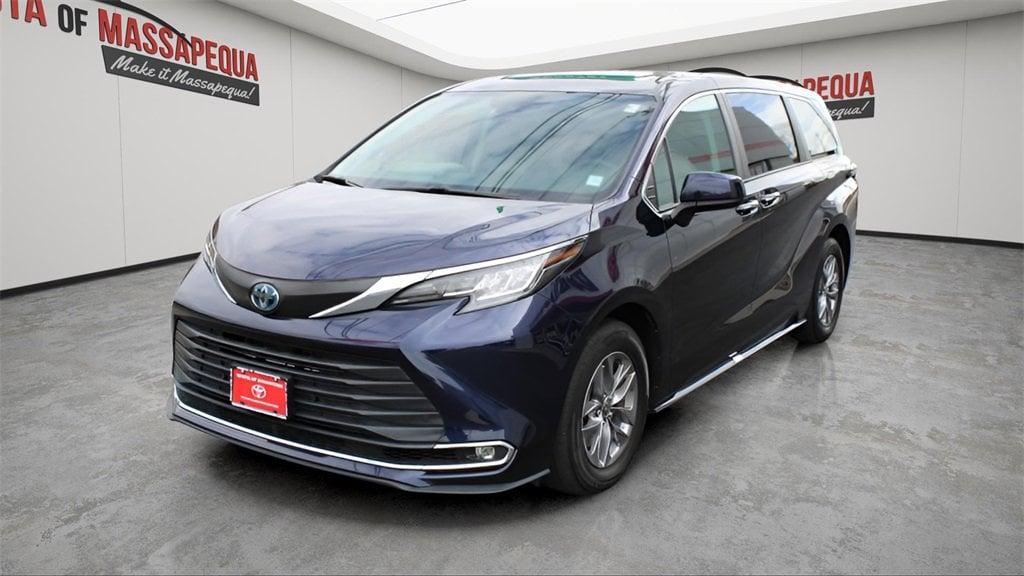 2023 Toyota Sienna Van Passenger Van 