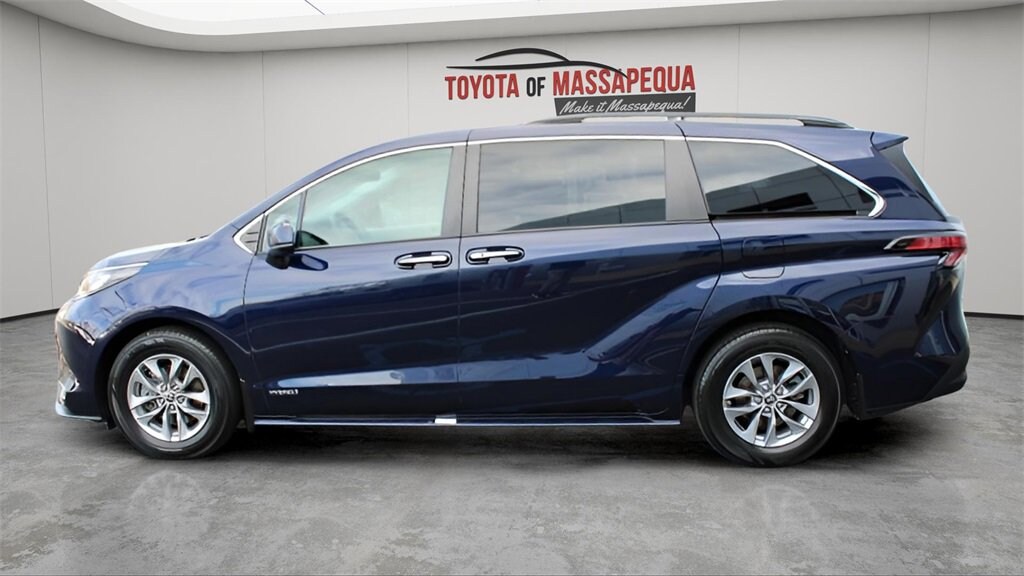 Certified 2021 Toyota Sienna XLE 7 Passenger Van