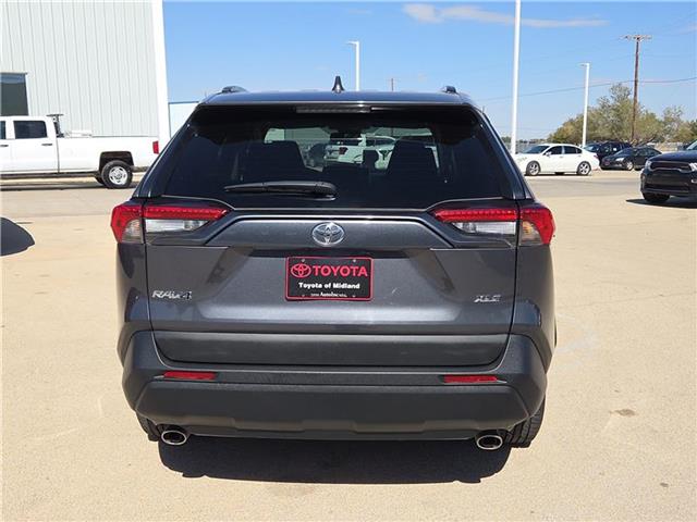 2024 Toyota RAV4 XLE photo 3