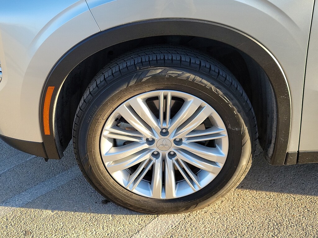 Used 2024 Mitsubishi Outlander ES SUV