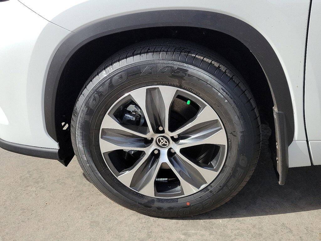 New 2026 Toyota Highlander Hybrid XLE SUV