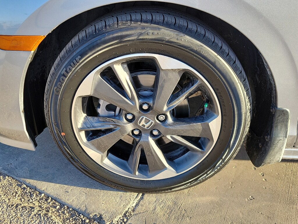 2024 Honda Odyssey Elite photo 2