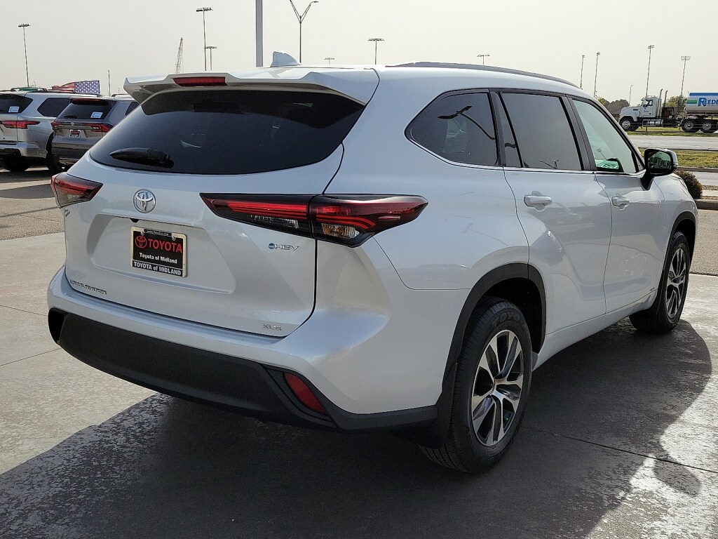 New 2026 Toyota Highlander Hybrid XLE SUV