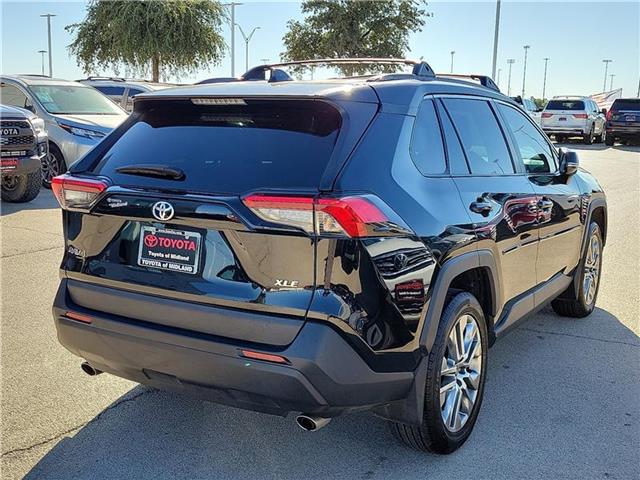 2022 Toyota RAV4 XLE Premium photo 3