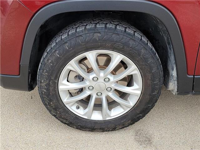 2020 Jeep Cherokee Latitude photo 2