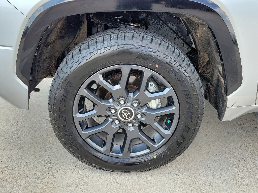 2023 Toyota Tundra Platinum CrewMax photo 2