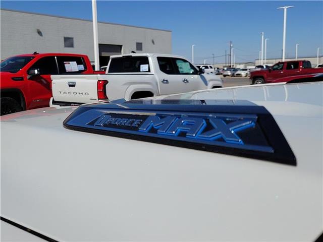 2024 Toyota Tundra Limited CrewMax photo 2