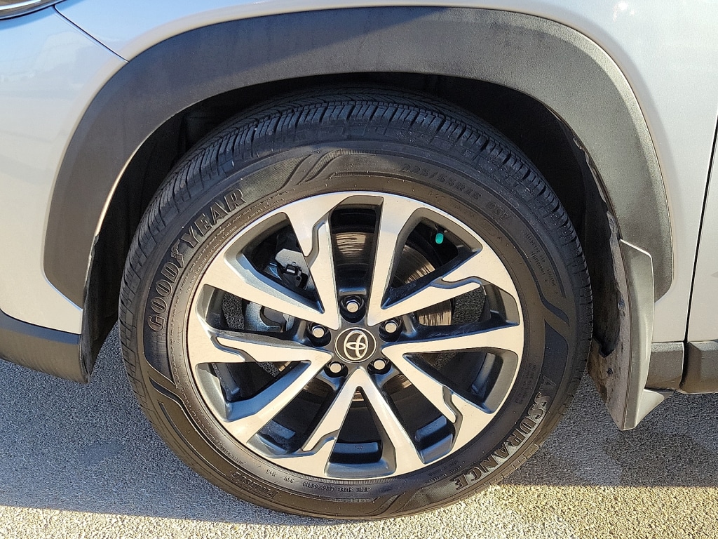 Used 2024 Toyota Corolla Cross XLE SUV