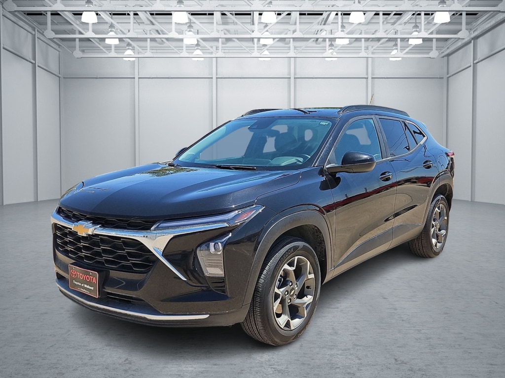 Used 2025 Chevrolet Trax LT SUV