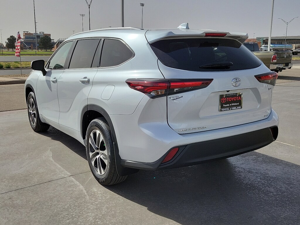 New 2026 Toyota Highlander Hybrid XLE SUV