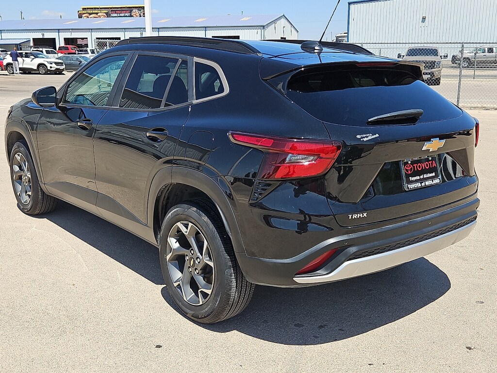 Used 2025 Chevrolet Trax LT SUV