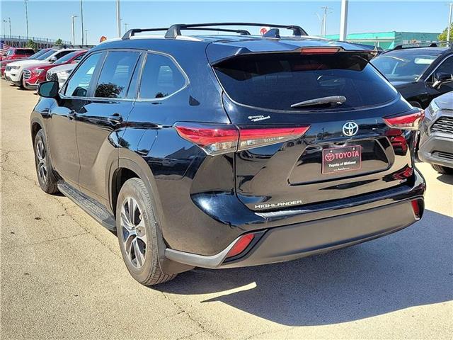 2023 Toyota Highlander XLE photo 3