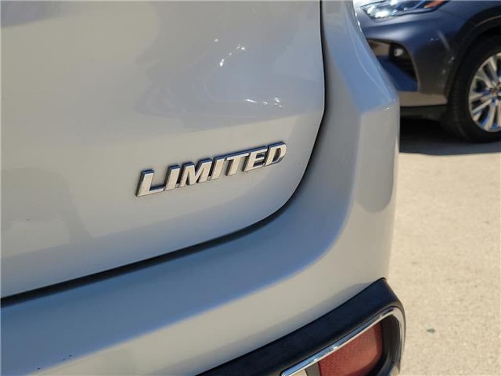 Used 2017 Toyota Highlander Limited V6 SUV
