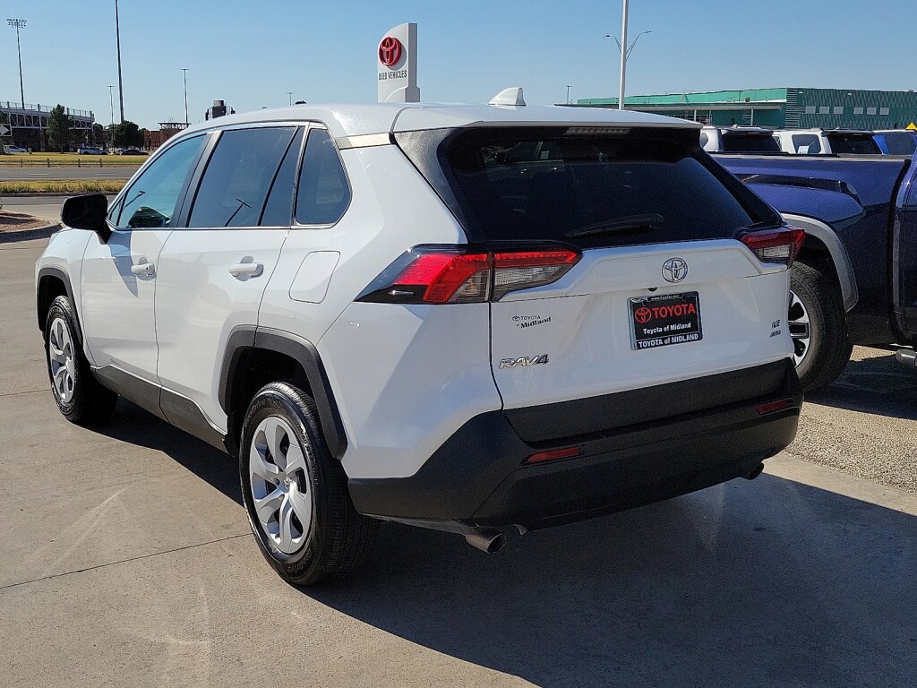 2024 Toyota RAV4 LE photo 3