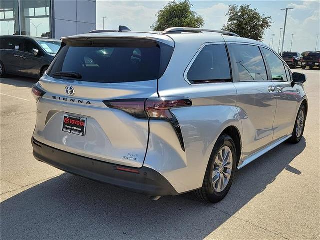 2023 Toyota Sienna XLE photo 4