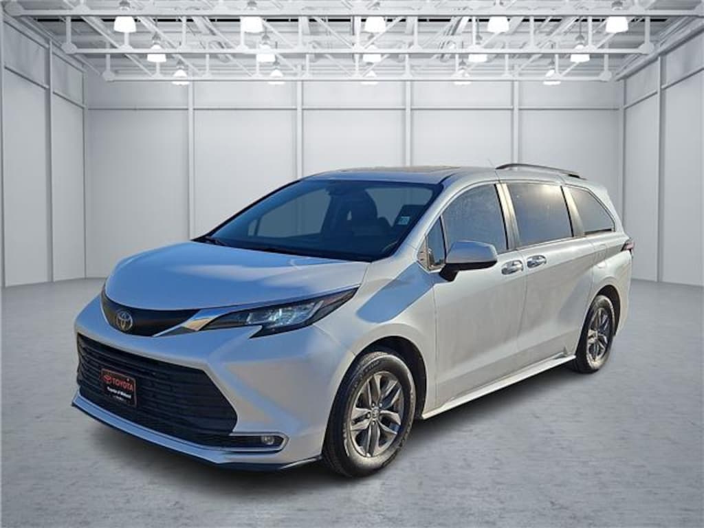 Used 2022 Toyota Sienna XLE Van Passenger Van