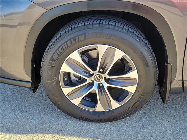 2023 Toyota Highlander XLE photo 2