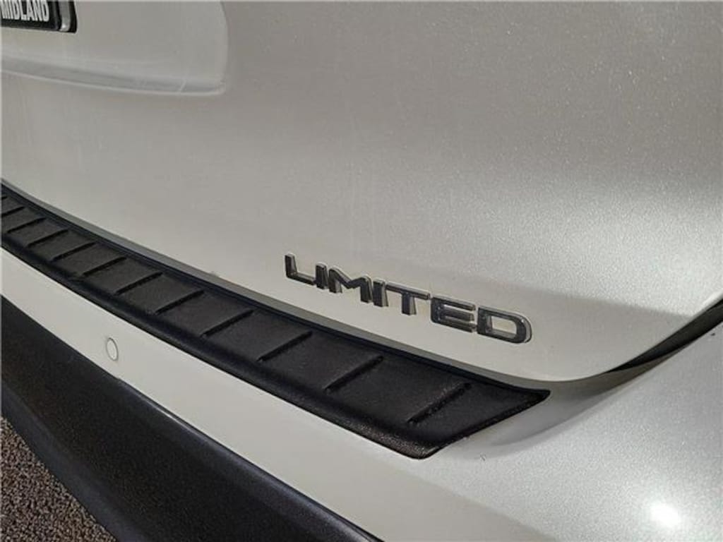 Used 2023 Toyota Highlander Limited SUV