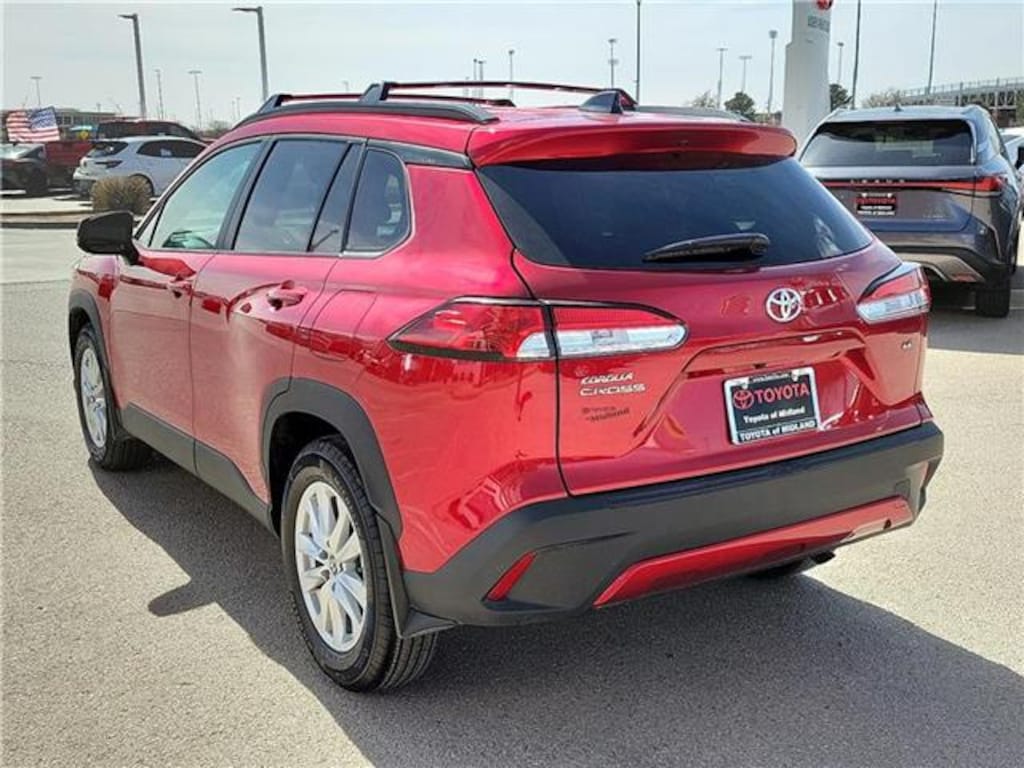 Used 2025 Toyota Corolla Cross LE SUV