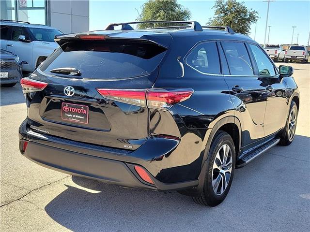 2023 Toyota Highlander XLE photo 4