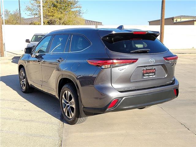 2023 Toyota Highlander XLE photo 3