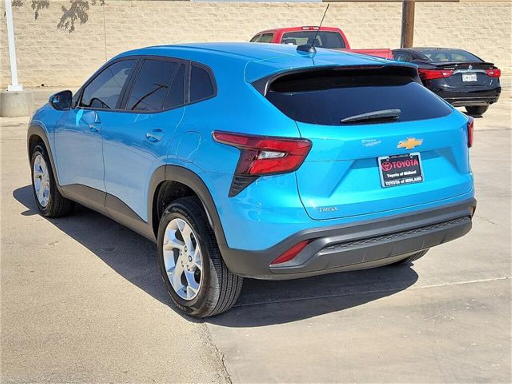Used 2025 Chevrolet Trax LS SUV