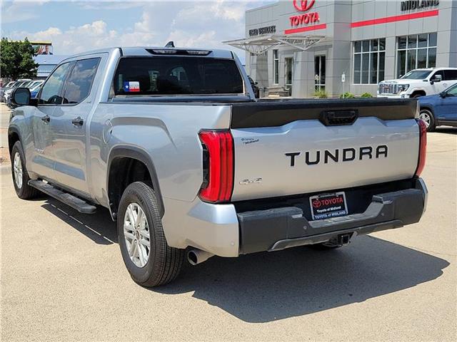 2023 Toyota Tundra SR5 CrewMax photo 4