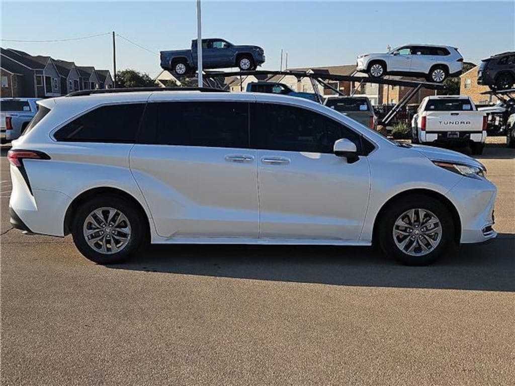 Used 2022 Toyota Sienna XLE Van Passenger Van